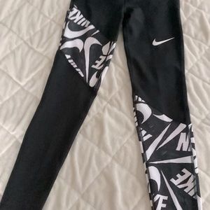 Girls DriFit Nike Graphic Leggings Med 8